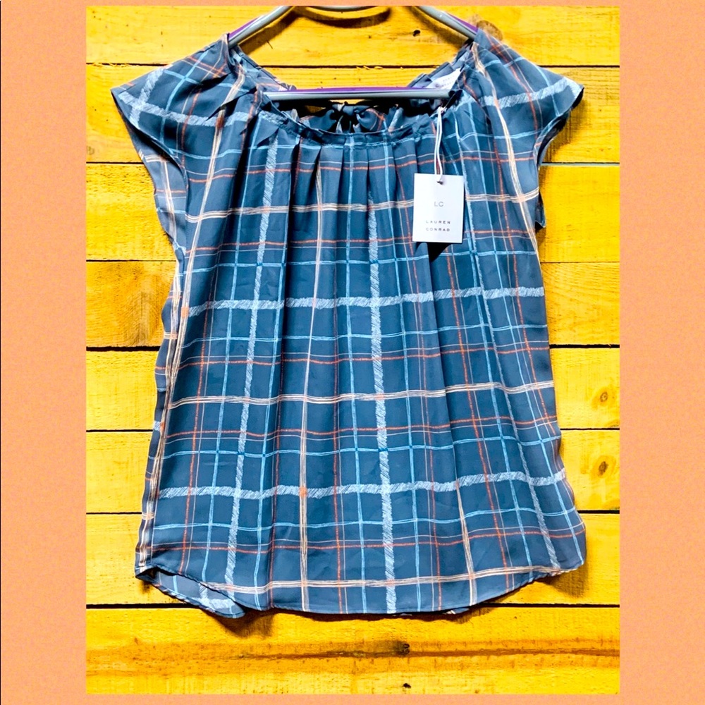 •New LC Lauren Conrad Ruffle Sleeve Patterned Top•